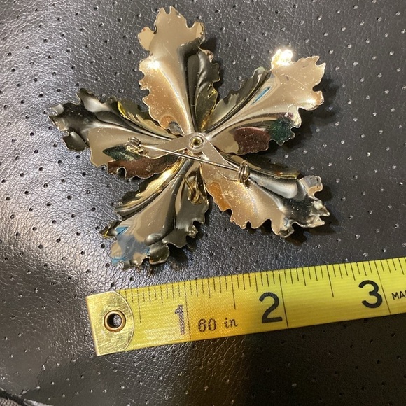 Vintage brooch gold tone, flower, pin,aurora borealis rhinestone Center - Picture 5 of 5